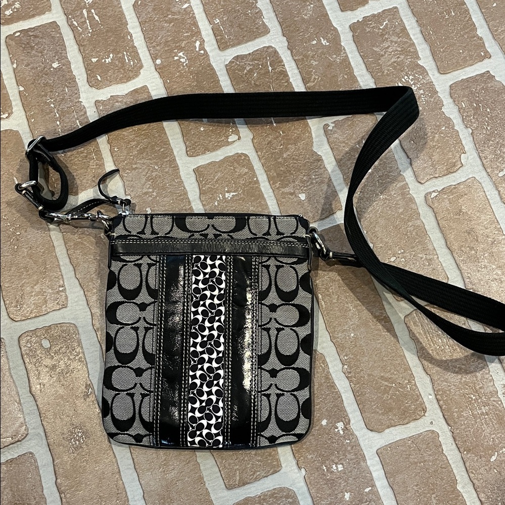 Coach vintage cross body black white